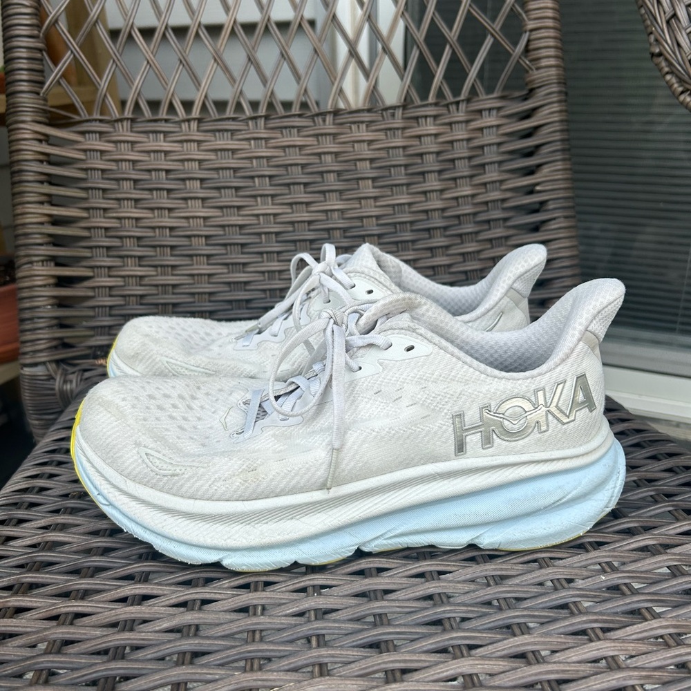 HOKA Clifton 9 Women’s 9.5 Sneakers
